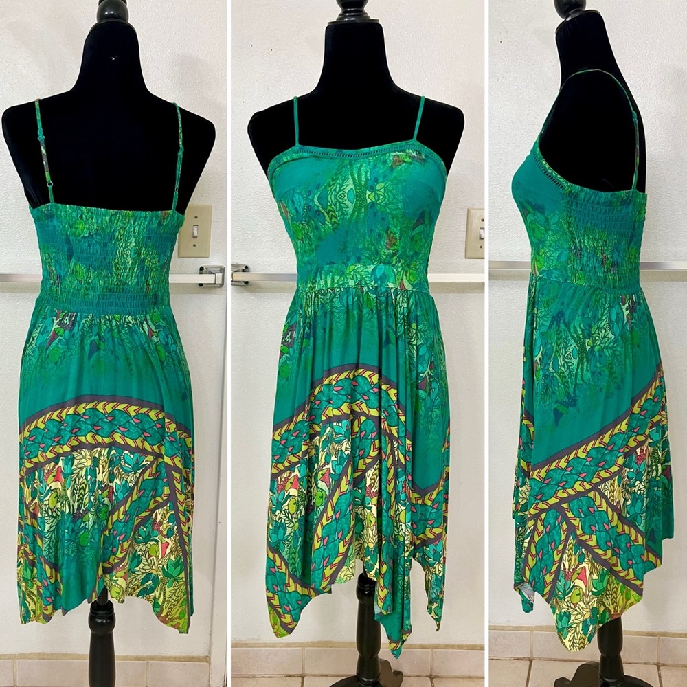 🦚Light and flowy green dress!🦚
